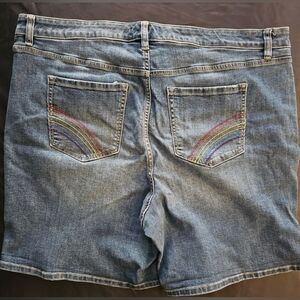Lane Bryant Rainbow Embroidered Pockets Denim Jeans Shorts Mid Rise Sz 18
